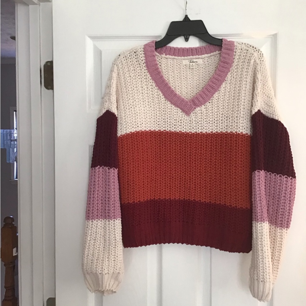 Women's Dillards Takara Soft Knit Sweater‎ Medium V-neck
